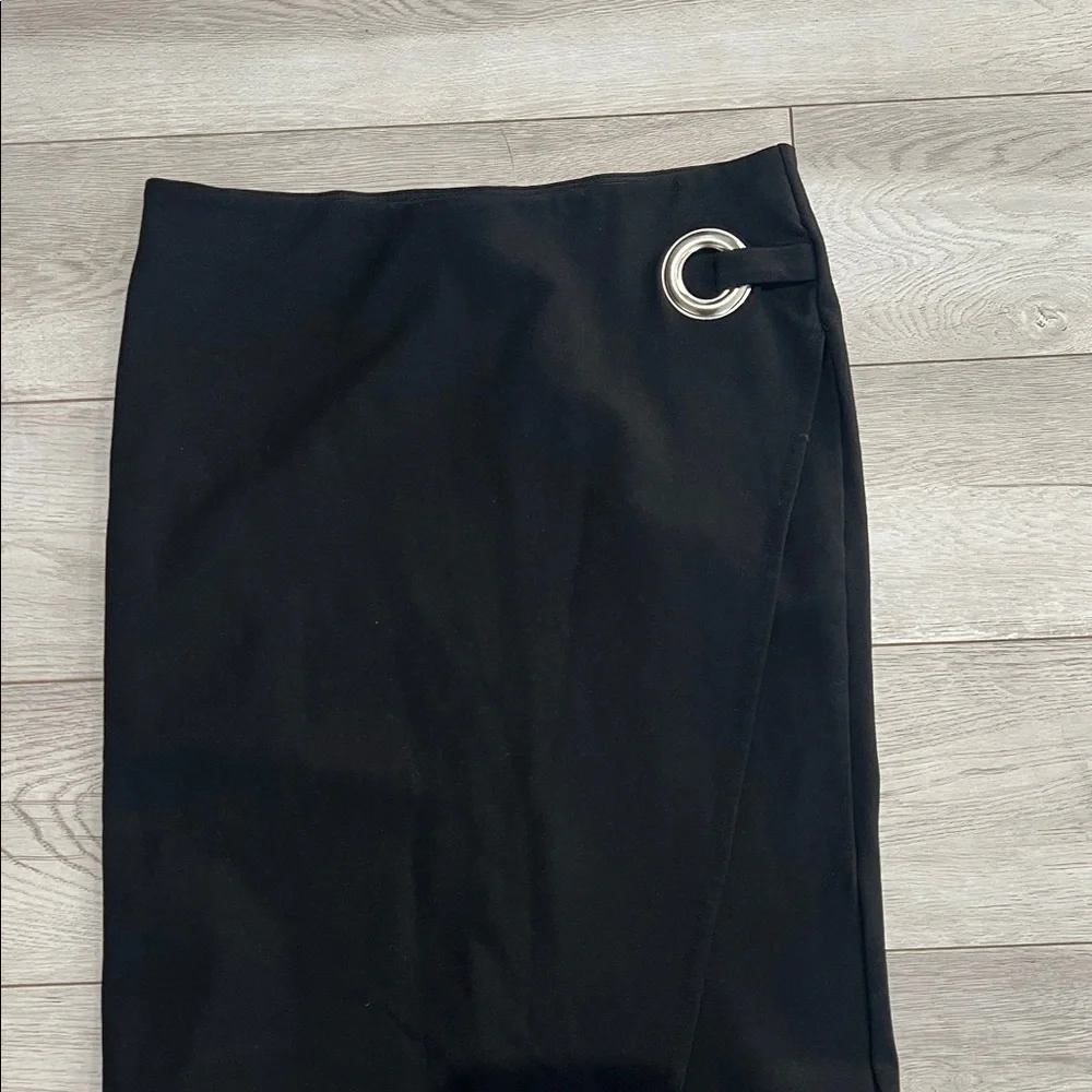 Topshop Elegant Black Pencil Skirt with Metallic Detail - Picture 3 of 5